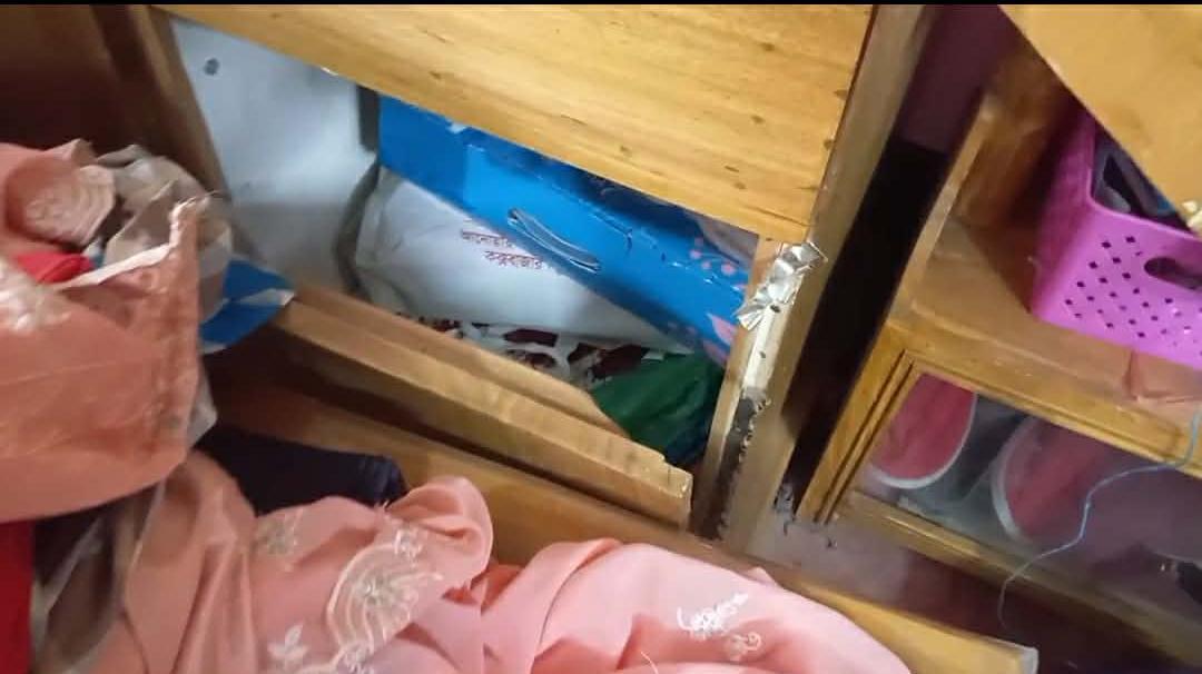 চকরিয়ায় ফের ‘আসামি খোঁজার’ নামে কারারক্ষীর বাড়ি ডাকাতি, ৪ লক্ষ টাকার মালামাল লুট