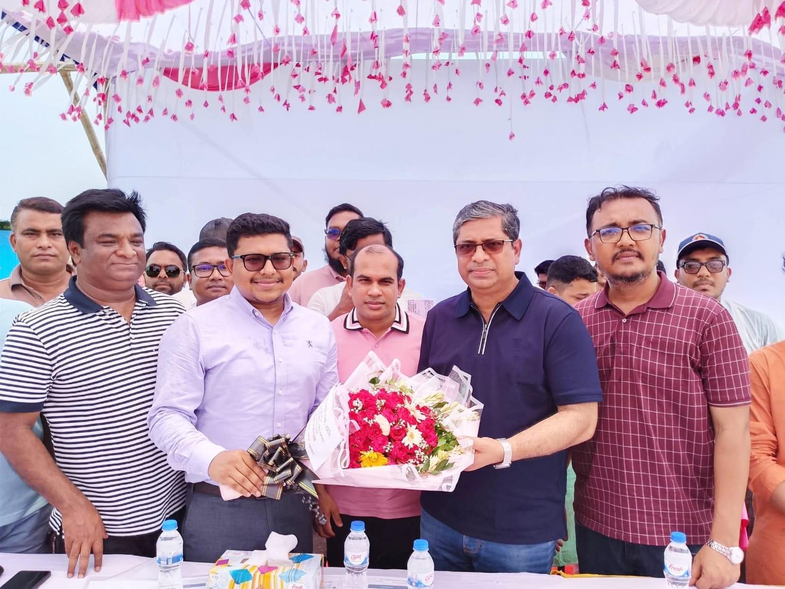স্থানীয় সরকারের মন্ত্রী মহেশখালীর বিভিন্ন প্রকল্প পরিদর্শন